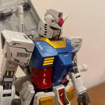 MG RX-78-2 건담 티타늄 피니쉬 1/100 조립 완성품