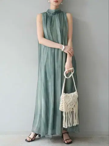 [새상품] Lumier 뤼미에 그린 홀더넥 롱 원피스