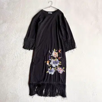 [자라 라파룩] 프린지 자수 티셔츠 원피스 (S) 꽃무늬 블랙 미디 기장