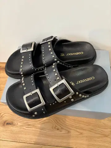 애로우즈 별주 CAMINANDO x HTC 스터드 샌들 US9