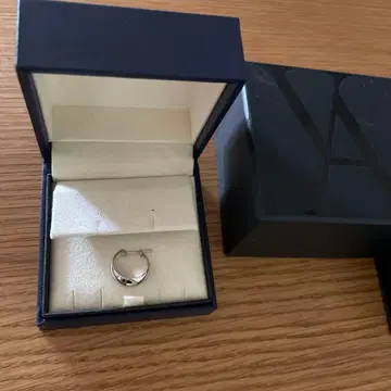 반돔 아오야마 후프 귀걸이 플라티나 한쪽