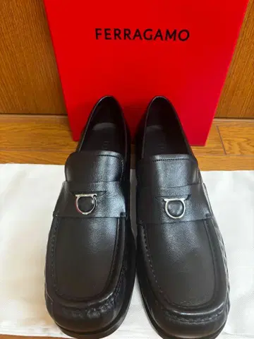 페라가모 블랙 가죽 로퍼