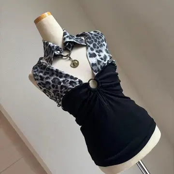 새상품 d.i.a. 레오파드 홀터넥 카라 부착 등 트임 코인