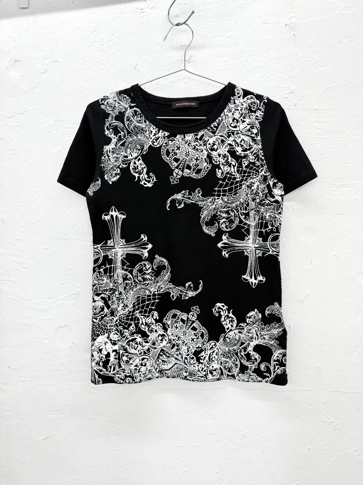 S.O 2000s Algonquins Gothic Printed Tee