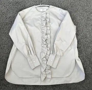 ohga 프론트 프릴 블라우스