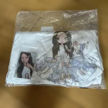 Hearts2Hearts 스텔라 T셔츠