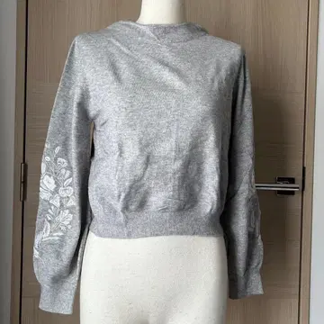 snidel 숏 기장 플라워 자수 니트 스웨터