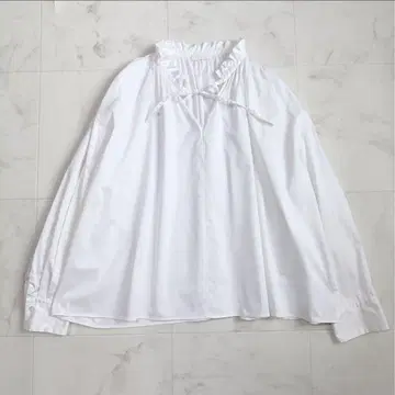 보르지이 하이 카운트 새틴 프릴 넥 보타이 블라우스 투모로우랜드