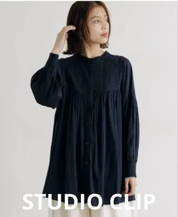 STUDIO CLIP 네이비 코튼 부드러운 자수 블라우스