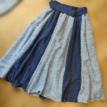엑시즈팜 포에틱 플레어 스커트 M 사이즈 라이트 블루와 네이비