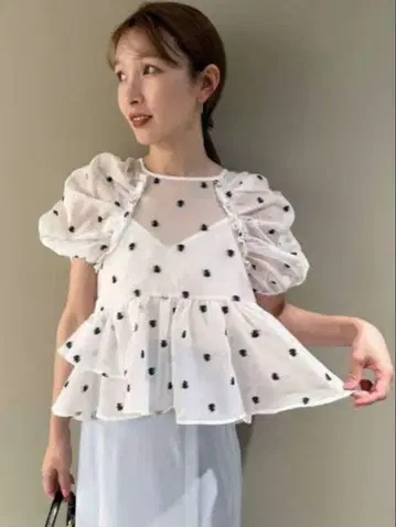 [택 포함 미사용 새상품] SNIDEL 페플럼 튜닉 블라우스 도트 무늬