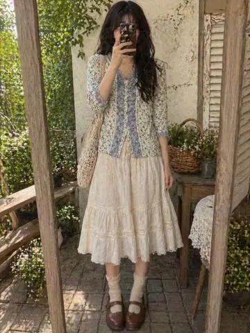 모리걸 꽃무늬 블라우스 레이스 절개 내추럴 7부 소매 페미닌