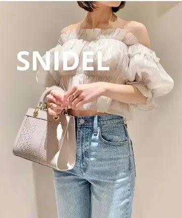 [ 새상품급 ] SNIDEL 볼륨 개더 프릴 오프숄더 블라우스
