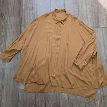 Classical Elf 머스타드 컬러 드레이프 셔츠