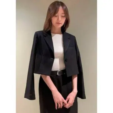 SNIDEL Sustaina 백플레어 숏 자켓