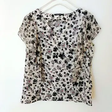 로즈버드 ROSE BUD 꽃무늬 프릴 블라우스 FREE 사이즈