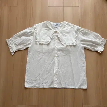 [ 새상품급 ] 프릴 세일러 화이트 반팔 블라우스 surreARIS