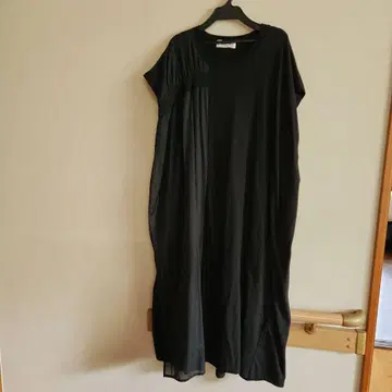 ZUCCA 블랙 반팔 롱 원피스