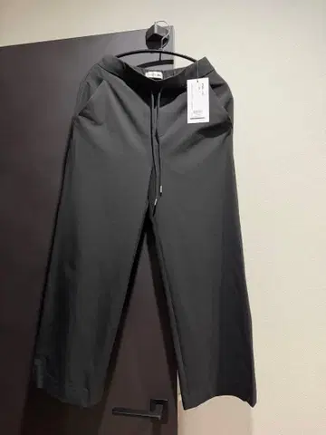 LACOSTE 라코스테 와이드 팬츠 블랙 컬러
