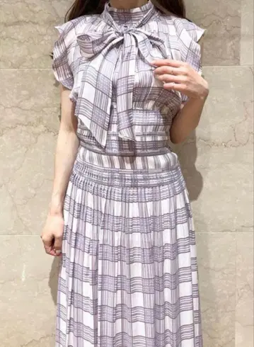 [SNIDEL] 허리 핀턱 보타이 원피스