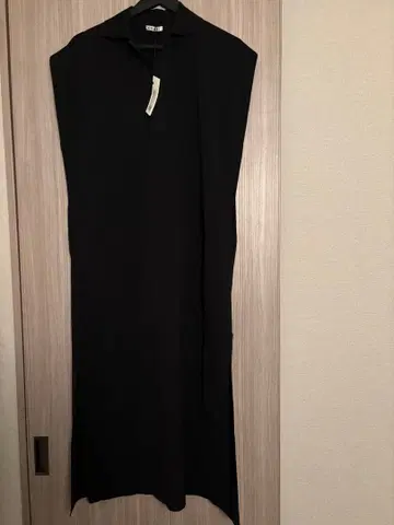 AURALEE 블랙 슬리브리스 원피스