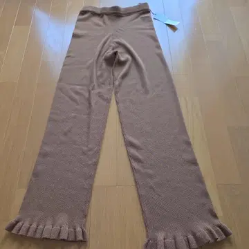 미사용 새상품 studio CLIP 베이지 프릴 밑단 리브 팬츠