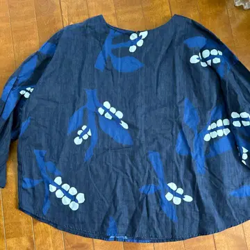 내추럴 런드리 네이비 꽃무늬 칠부 소매 셔츠