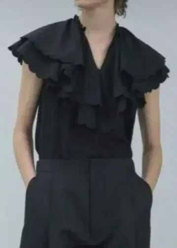 드로어 DRAWER 콤비 스캘럽 블라우스