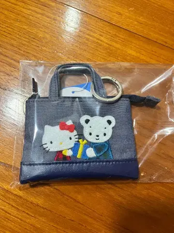 파미리아 헬로키티 미니 데님백 네이비 새상품