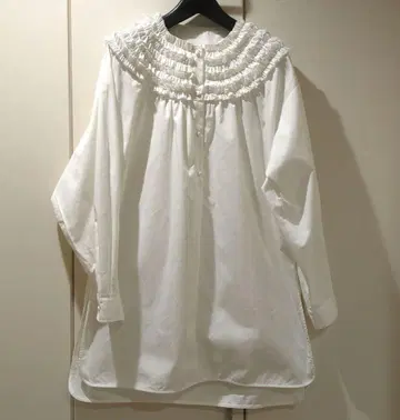 새상품급 로지몬스터 미니 프릴 튜닉 화이트 긴팔 프릴 블라우스