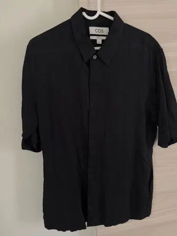 COS 블랙 레귤러 셔츠