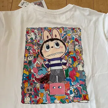 유니클로 티셔츠 POP MART 화이트 XL 사이즈