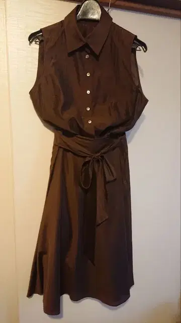 TRUSSARDI 슬리브리스, 스커트 셋업