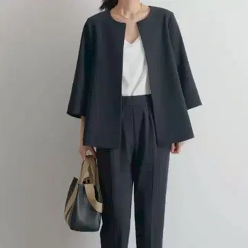 요즘 수트 셋업 브로치 포함 베이지 블랙 네이비 졸업식 입학식