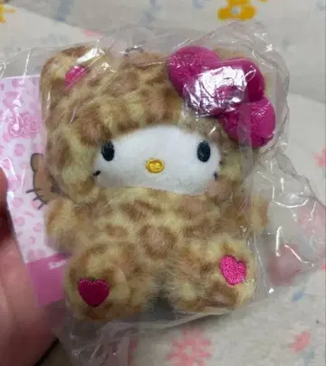 [미사용 새상품] 글로벌 워크 키티 콜라보 봉제 인형 키링