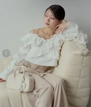 [ 5가지 색상 전개 ] 2way 크로스 프릴 디자인 블라우스