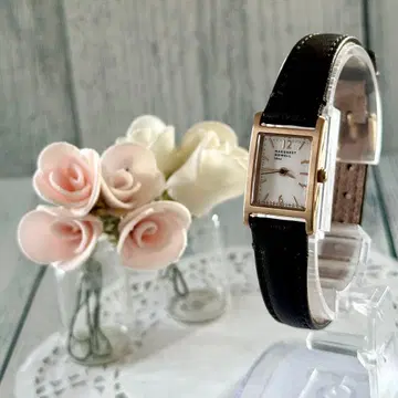 [ 한정판 ] MARGARET HOWELL 손목시계 쉘 스퀘어 25주년