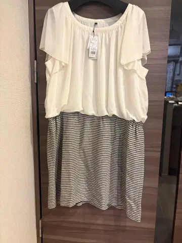 새상품 큰 EL 사이즈 22옥토버 프릴 달린 원피스 13.15호 상당