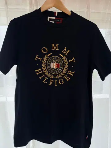 TOMMY HILFIGER 네이비 T셔츠 반팔