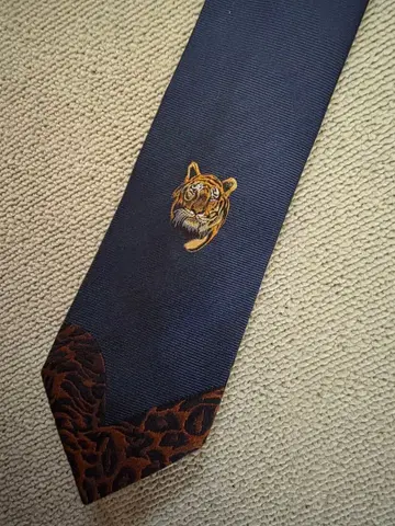 도미닉 프랑스 3 크라운 호랑이 무늬 자수 자카드 실크 네이비 넥타이