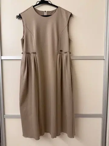 FOXEY NEW YORK 슬리브리스 베이지 원피스 40