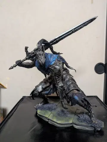 심연을 걷는 아르토리우스 1/6 스케일 동상 Gecco