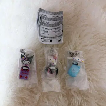 산리오 캐릭터즈 헤이세이 갸루 참 가챠 키티 쿠로미 시나몬