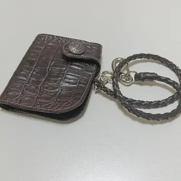악어 엠보싱 숏 지갑 브라운