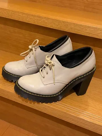 닥터 마틴 화이트 살로메 부츠
