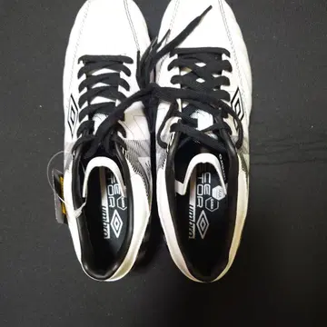 가격 협상 받습니다. Umbro Accelerator 축구화