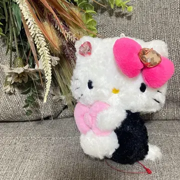 레어 복슬복슬 헬로키티 봉제 인형 키링 화이트 블랙 비쥬