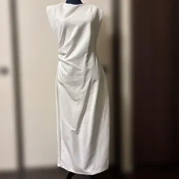 새상품급 ZARA 화이트 슬리브리스 드레이프 원피스
