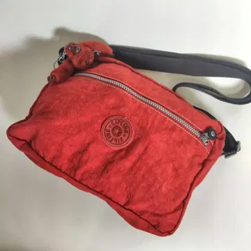 키플링 숄더백 나일론 고릴라 참 레드