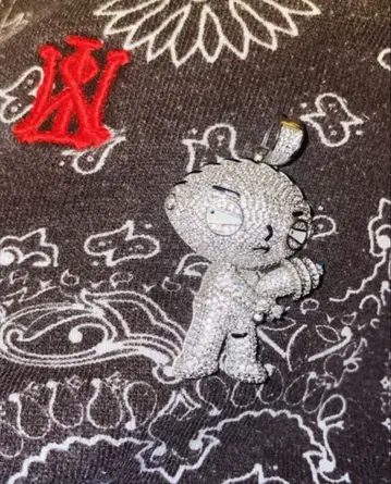 AVALANCHE GRIFFIN PENDANT